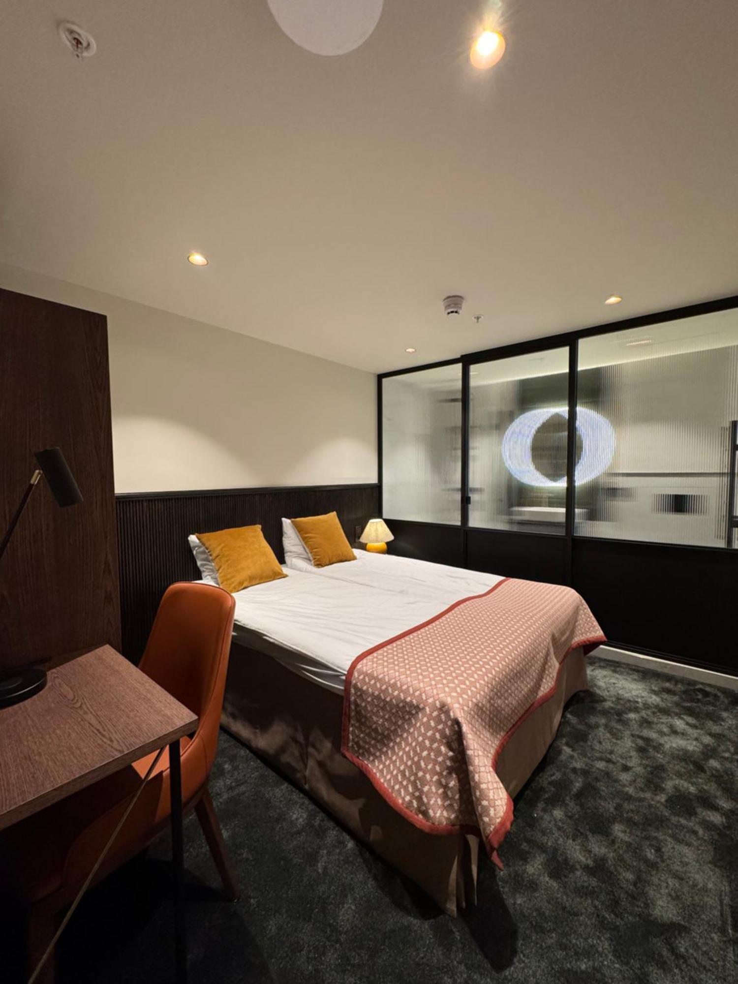 Crystal Plaza Hotel Stokholm Oda fotoğraf