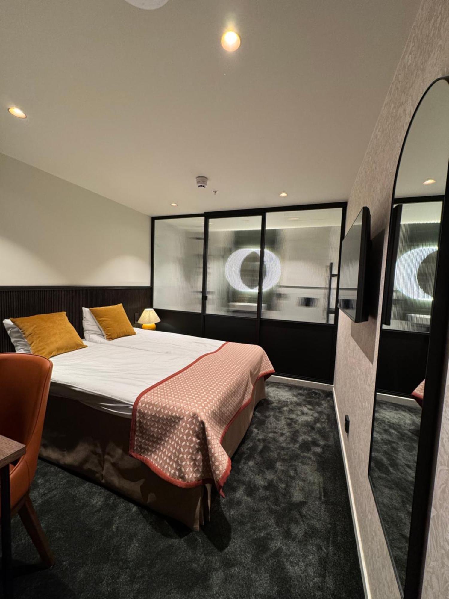 Crystal Plaza Hotel Stokholm Oda fotoğraf